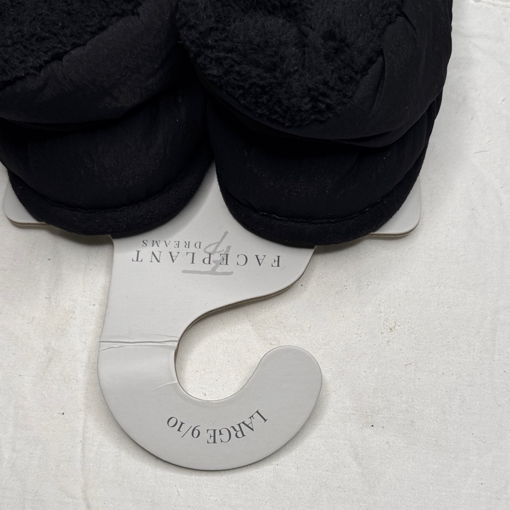 Black Quilted Women's Bedroom Slippers NWT - Picture 2 of 4
